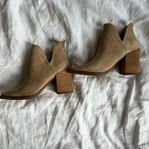 Steve Madden Thrived Booties in Bone size 5.5
